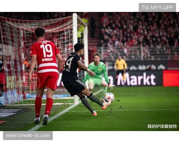 努内斯灾难性防守：1次解围3次失误送乌龙助攻，瓜迪奥拉场边无语